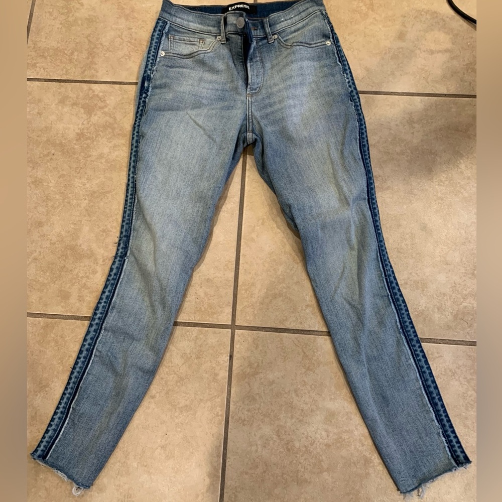 Express Perfect Curves Denim Legging Jeans. High Rise. Size: 2 Short